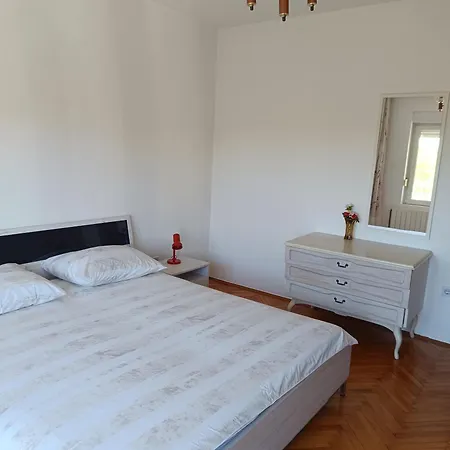 Sandra 1 Apartman *
