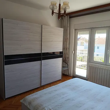 Apartman Sandra 1 *